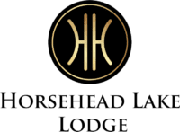 A black and gold logo for horsehead la lodge.