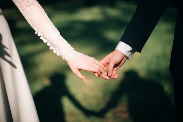 Outdoor Wedding Decor Ideas to Elevate Your Lakefront Celebration